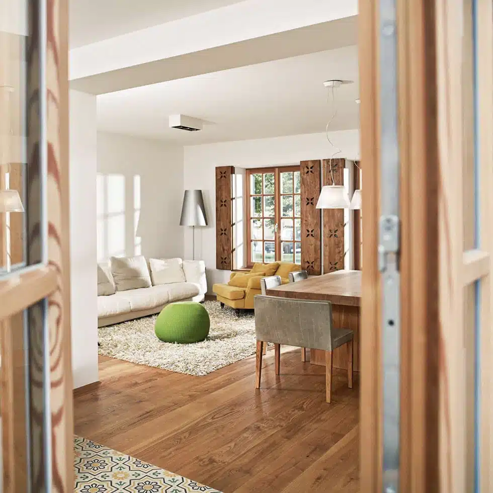 Richtiges Lüften KATZBECK Fenster in schneebedeckter Berglandschaf