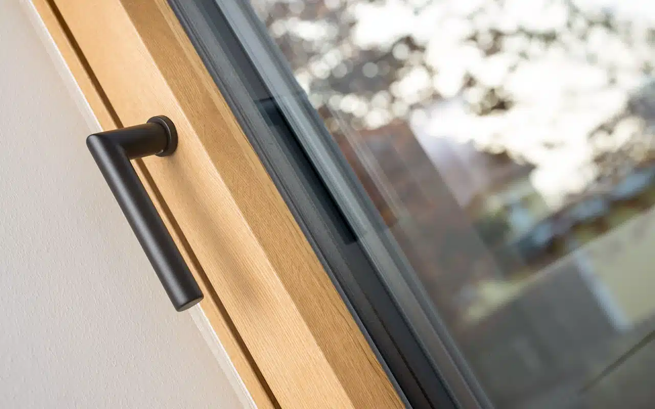 olive KATZBECK Fenster in schneebedeckter Berglandschaf