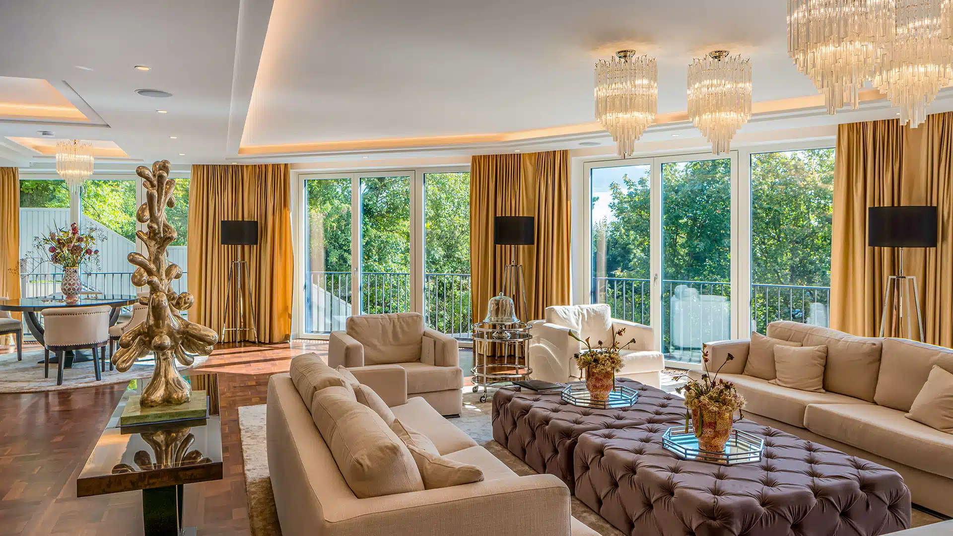 KATZBECK Fenster in schneebedeckter Berglandschaf